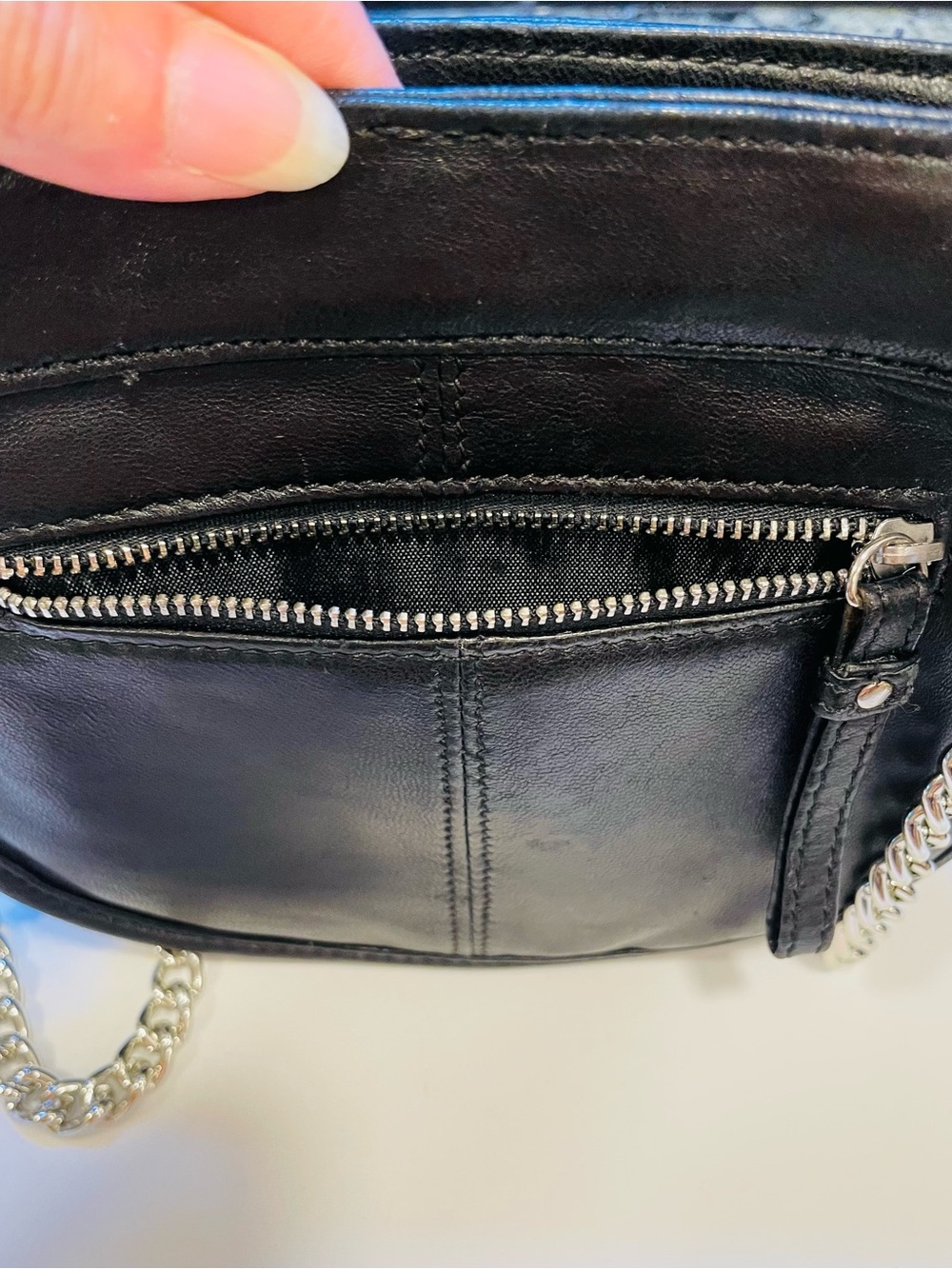 Harley-Davidson Black Leather Crossbody with Silver Chain and Harley buckle - Picture 8 of 12